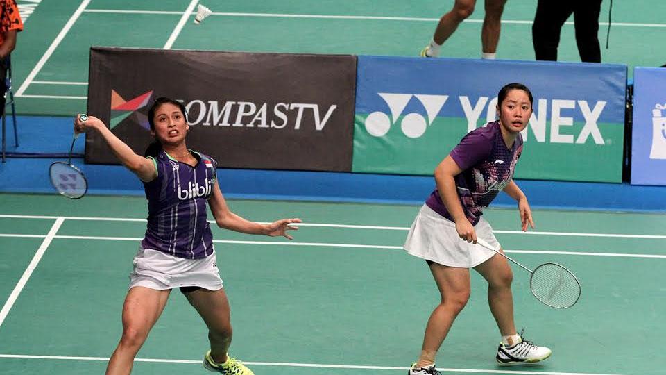 Aksai%20ganda%20putri%20Tiara%20Rosalia%20Nuraidah%2FRizki%20Amelia%20Pradipta%20saat%20mengembalikan%20shuttlecock%20ke%20lawan.